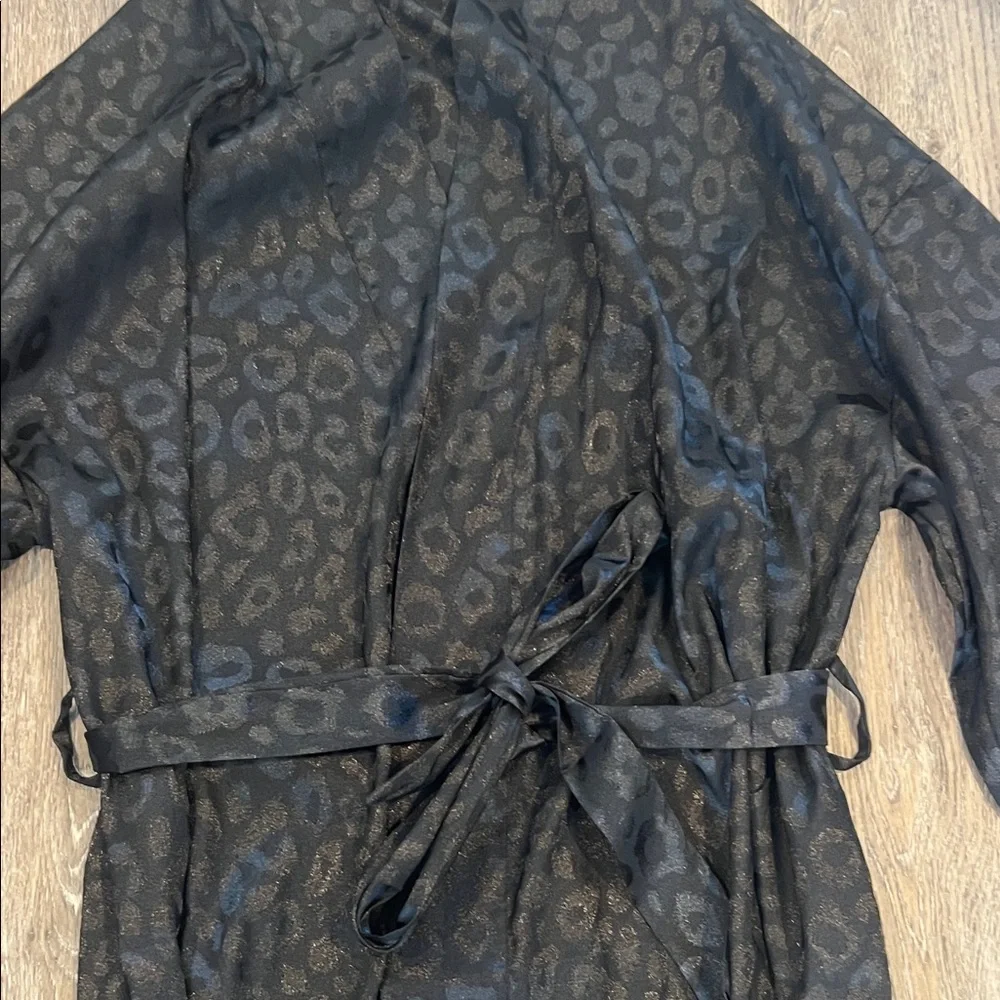 Amazon Essentials Black Patterned Women's Robe - Picture 3 of 5